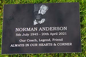 Black aluminium memorial with photo. Black aluminium memorial with photo.