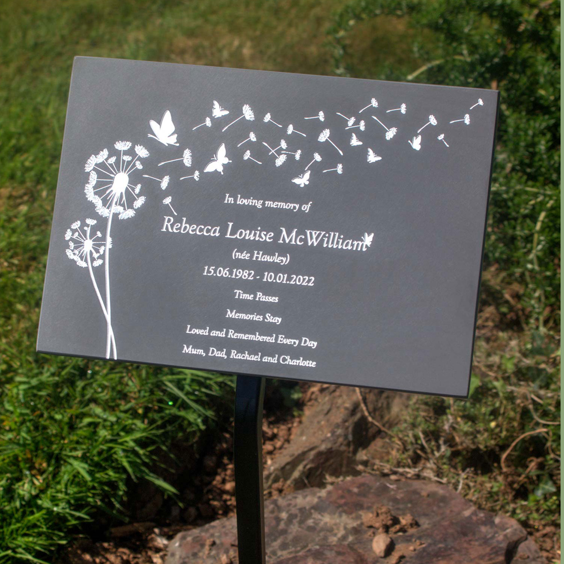 Metal Stakes – A Lasting Foundation for Your Memorial Plaque